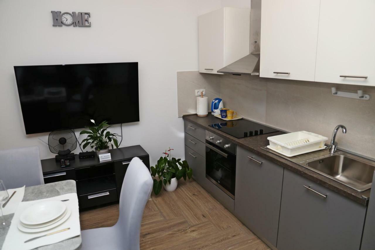 Apartment R&M ลุมบาร์ดา ภายนอก รูปภาพ